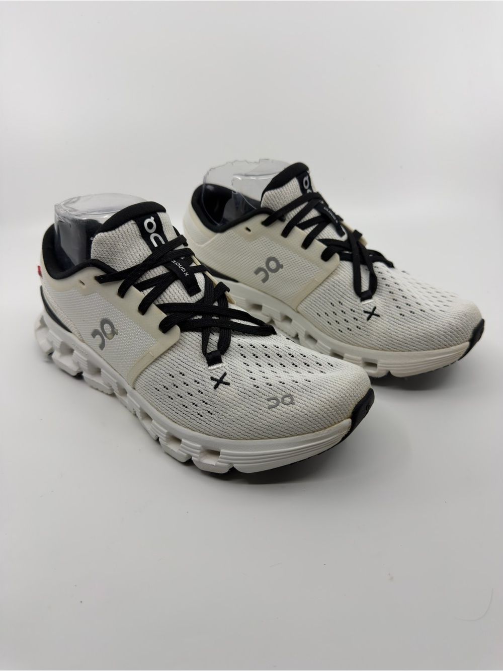 On Cloud X 4 sneakers in ivory and black colorway SZ 7.5